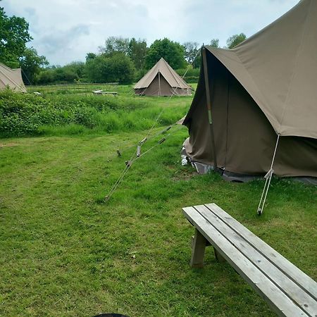 Gaggle Of Geese Pub - Shepherd Huts & Bell Tents 도체스터도싯 외부 사진
