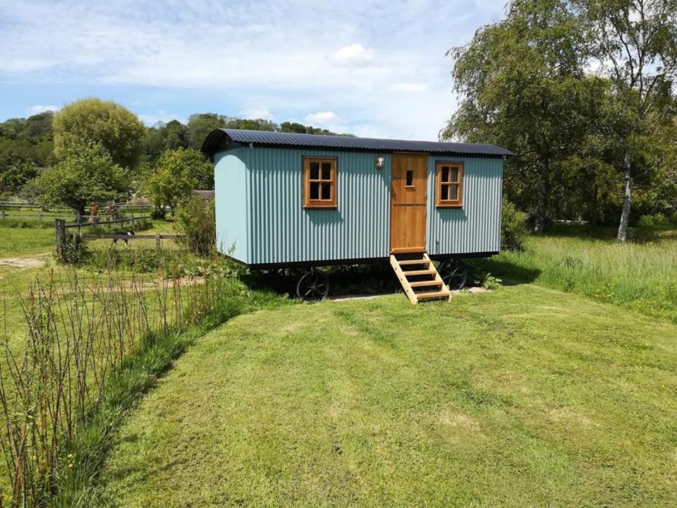 Gaggle Of Geese Pub - Shepherd Huts & Bell Tents 도체스터도싯 외부 사진